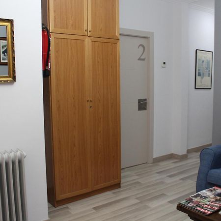 Hostal Montserrat Tona Exterior photo