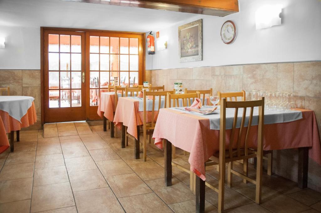 Hostal Montserrat Tona Room photo