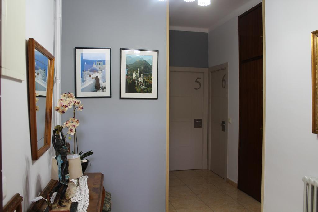 Hostal Montserrat Tona Exterior photo