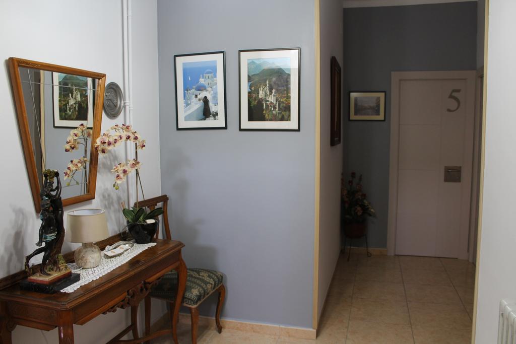 Hostal Montserrat Tona Exterior photo