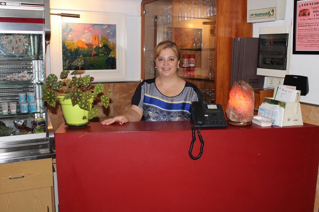 Hostal Montserrat Tona Exterior photo