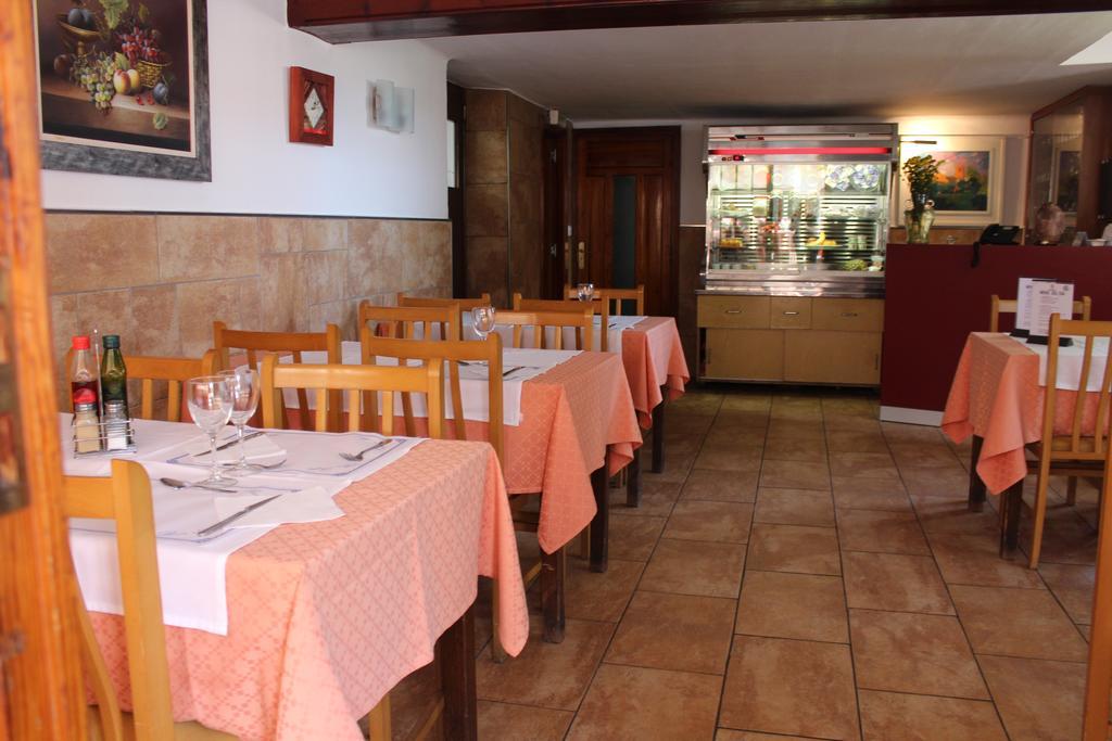 Hostal Montserrat Tona Exterior photo